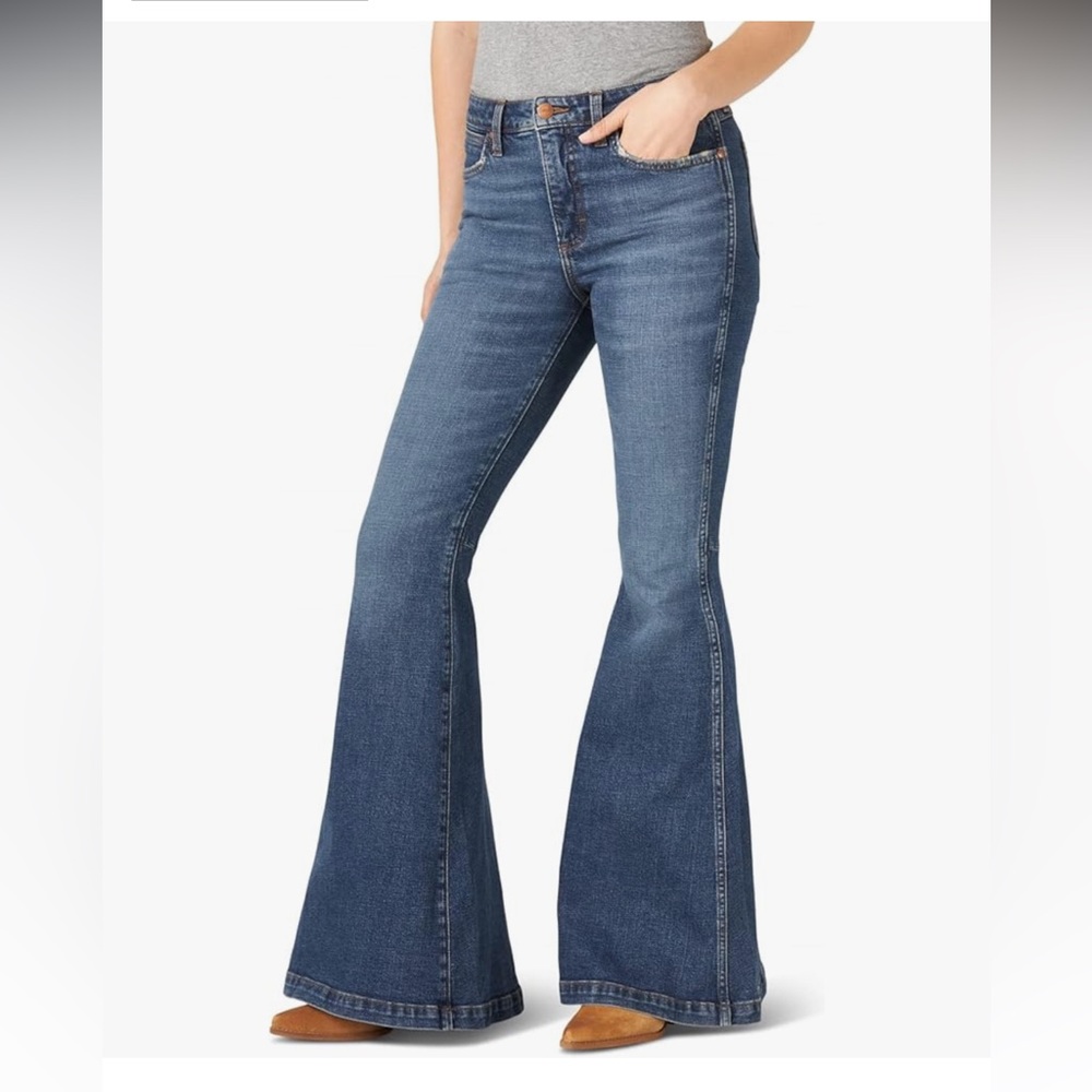 Wrangler Women's Retro High Rise Trumpet Flare Jean, Size 27/34